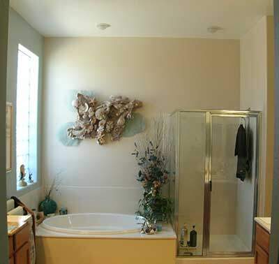 Old shower and bath area